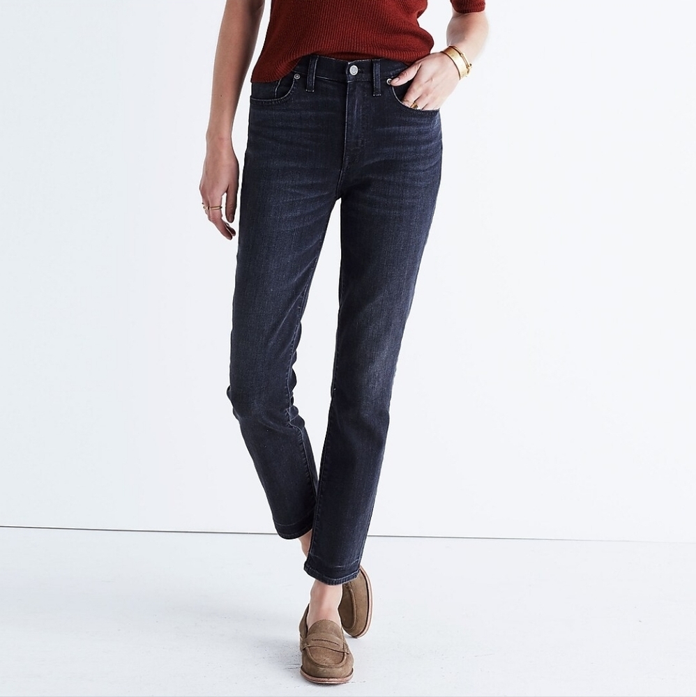 Madewell Straight Leg Jeans in Dark Wash Black